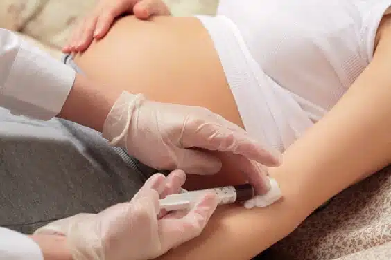בדיקת דם לאישה בהריון